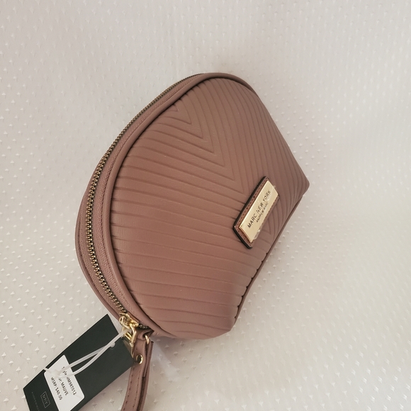 BUNDLE FOR FREE SHIPPING 💕 MARC NEW YORK CLUTCH / WRISTLET - Picture 2 of 8